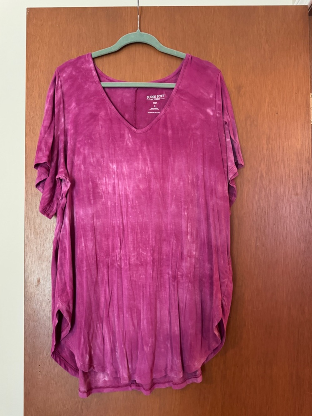 Super Soft Magenta V-Neck Short Sleeve Tee